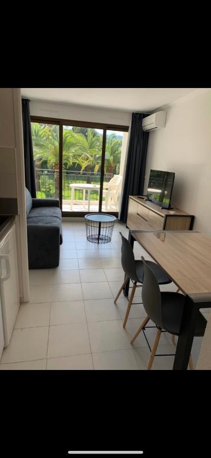 Appartement Agreable En Bord De Mer Вильфранш-сюр-Мер Экстерьер фото